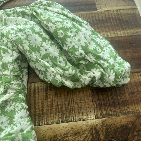 ASTR The Label Green and White Floral Top - Picture 5 of 8